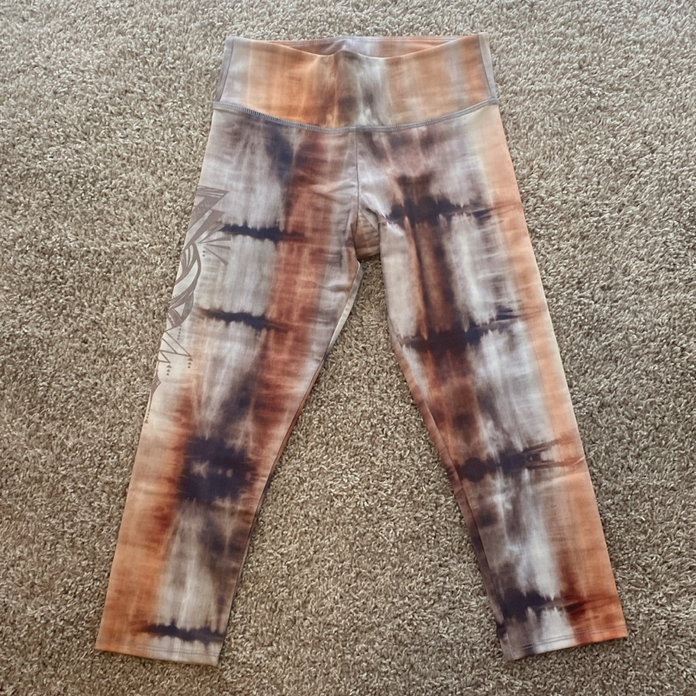 Onzie Grapgic Capri pants and Matching BNWT